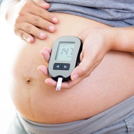 Mulher gravida contralando a diabetes